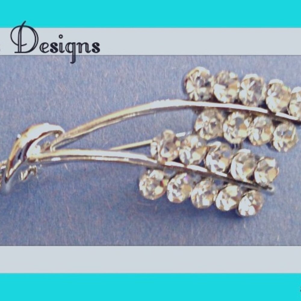 Silver Tone Flower Design Brooch With Clear Crystals